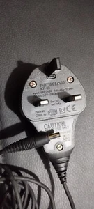 Original Genuine Nokia ACP-12X UK Wall Charger 3.5mm Pin 6510 6810 7200 7250 - Picture 1 of 6