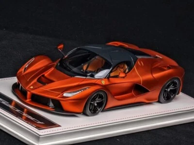 Ferrari LaFerrari (cromo mate naranja/carbono) [Davis & Giovanni] escala 1/18 Foto 1 de 4
