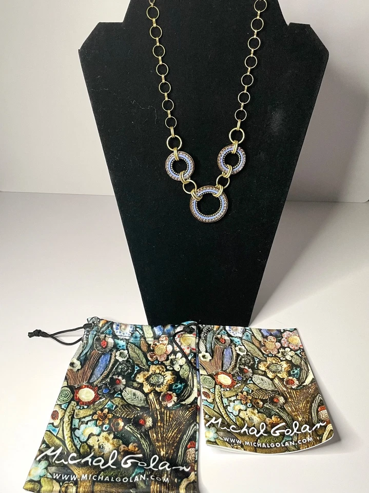 "Collar distintivo firmado Michal Golán tono oro tres anillos entrelazados 18""" Foto 1 de 4