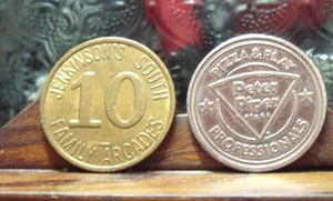 JENKINSON'S SOUTH FAMILY ARCADE TOKEN & PETER PIPER PROFESSIONALS TOKEN - Picture 1 of 2