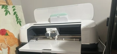 Cricut Maker Machine, Tools, 1 roll of 乙烯基塑料和传输胶带 — 第 1/4 张图片