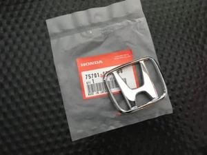 GENUINE OEM HONDA 1996-2000 CIVIC 2 DOOR COUPE REAR H TRUNK BADGE EMBLEM - Picture 1 of 3