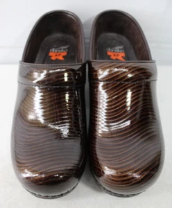 DANSKO XP WOMEN'S 38 / 8 BROWN STRIPE PATENT LEATHER LOAFERS CLOGS SHOES - Picture 1 of 10