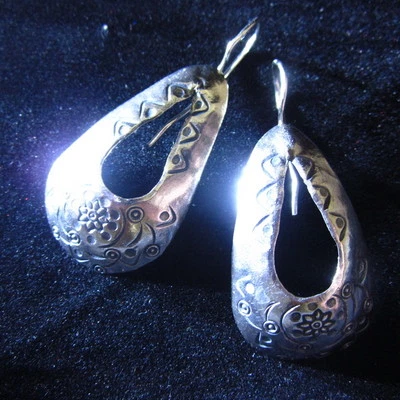 Fashion earrings Hill tribe Genuine silver thai karen tribal engraved ER130 - Image 1 of 4
