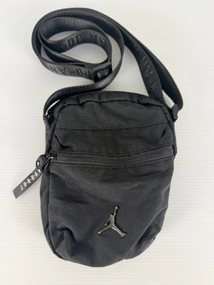 Bolso Bandolera Nike Air Jordan Jumpman Airborne Festival Negro Metálico Foto 1 de 4