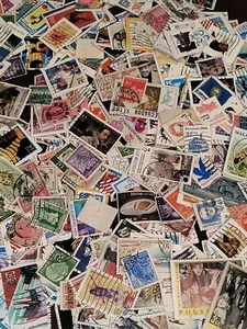 200 Used Worldwide, Postage Stamps Off Paper in excellent condition - Picture 1 of 1