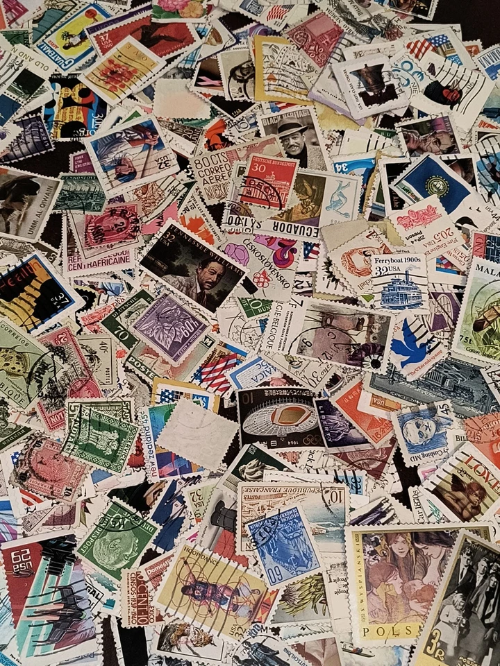 200 Used Worldwide, Postage Stamps Off Paper in excellent condition - Image 1 of 1