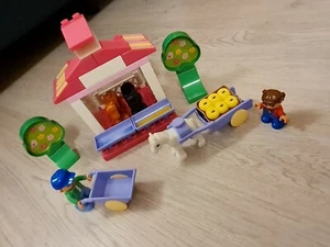 LEGO DUPLO & Playbig Steine Pferdestall mit Kindern - Bild 1 von 4