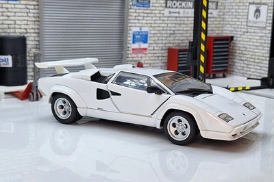 Lamborghini Countach White 1:24 Scale  Model - Image 1 of 4