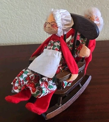 Muñeca artesanal de colección Annalee 1963 Mr. and Mrs. Claus conjunto en mecedora Foto 1 de 4