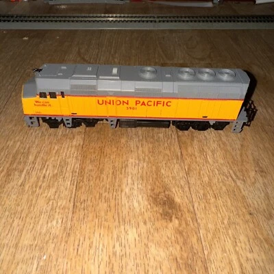 HO Scale Life-Like UP Union Pacific EMD Diesel Locomotive #3901 - Image 1 of 4