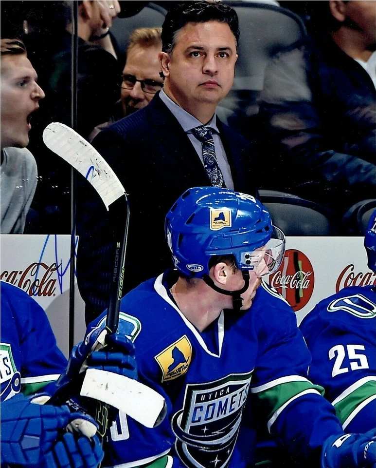 TRAVIS GREEN autographed SIGNED UTICA COMETS 8X10 photo VANCOUVER CANUCKS Foto 1 de 1