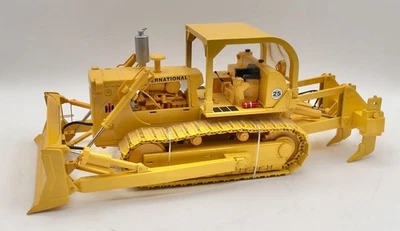 2002 First Gear, International TD-25 Crawler Dozer 1/25 Mint New in Box - Image 1 of 4