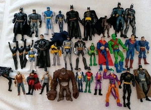 Schönes Set mit 33 DC Comics Actionfiguren Batman Superman Robin Joker Bane Marsianer - Bild 1 von 10