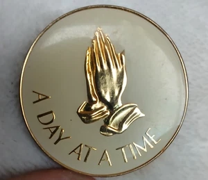 AA Serenity Prayer Token Coin Praying Hands "A DAY AT A TIME" - Picture 1 of 3