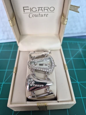 Reloj Figaro Couture Cuarzo Damas Tono Plateado Rhystones con Estuche Batería Nueva Funciona Foto 1 de 4