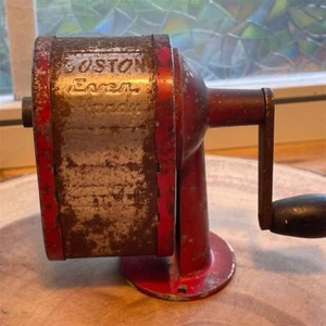 Vintage Boston Ever handlicher roter Metall Bleistiftspitzer mit schwarzem Knopf - Bild 1 von 9