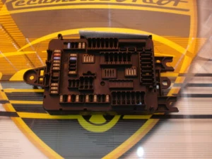 BSI Caja de fusibles  BMW  6144 V8 9337881 02 868351 868314 19443000001  - Imagen 1 de 3
