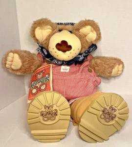 Furskins DUDLEY Pelzleder mit Etikett 22" Teddybär Xavier Roberts 1985 roter Overall - Bild 1 von 14