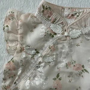 Body Suit Asiático Inspirado en Kimono de Seda, Jaquard Floral Rosa Claro, 80CM - Imagen 1 de 4