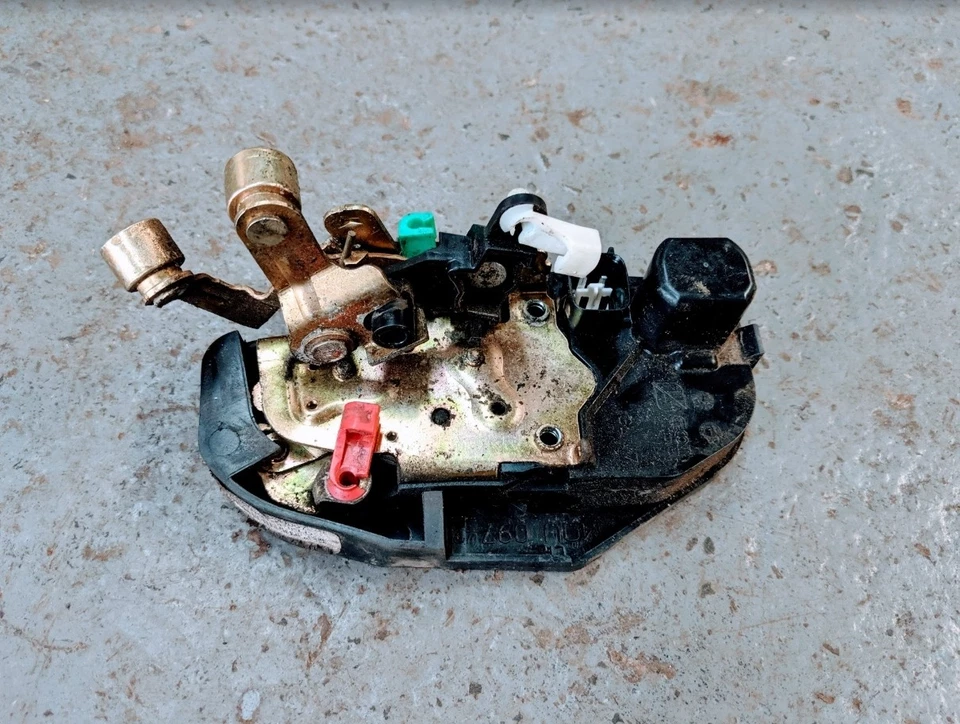 JEEP COMMANDER 2007 DOOR LOCK LATCH NSF PASSENGER SIDE LEFT FRONT - Image 1 of 1