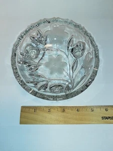 Vintage 3 Footed Cut Glass Candy Dish Etched Frosted Daisy Pattern Flower Floral - Picture 1 of 18