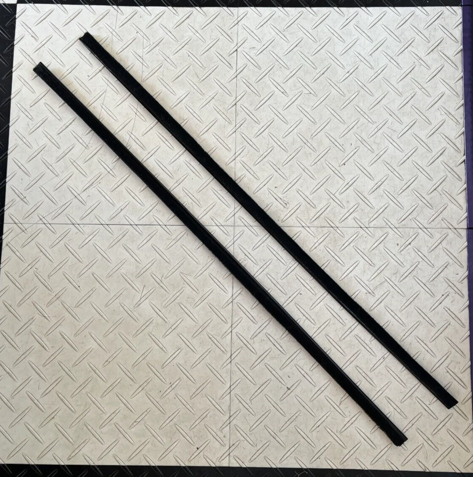 DETOMASO PANTERA 71-74 REPUESTOS: BIGOTES PUERTA Foto 1 de 1