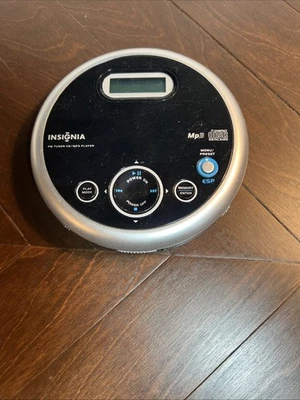 Insignia NS-P5113 портативный проигрыватель компакт-дисков с FM-тюнером и MP3-плеером - Изображение 1 из 4
