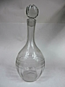 Vtg Glass Liquor Decanter Faceted Glass Stopper Diamond Cut Grip - Picture 1 of 3