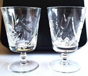 Vintage Lot of Two ( 2 ) Pinwheel Crystal Wine Glasses 4.5 inches - Bild 1 von 6