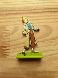 Metal Figurine TINTIN RELIEF 2D : Raincoat/detective Moulinsart Archives Figure - Foto 1 di 2