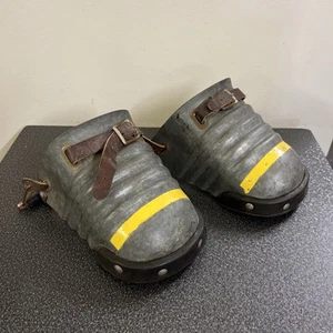VINTAGE PAIR OF STEEL & RUBBER SAFETY BOOT TOE COVERS - Imagen 1 de 13