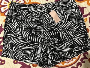 Pantaloncini corti Saint Tropez West neri modello foglia tropicale nuovi con etichette taglia 10 - Foto 1 di 7