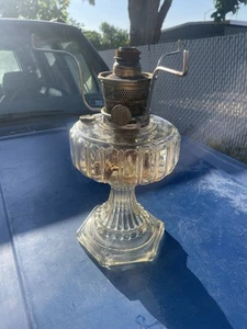 Aladdin Model B Clear Corinthian Kerosene Oil Lamp - Picture 1 of 9