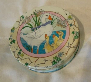 Duck with Ducklings Tin - Picture 1 of 3
