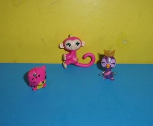 Hatchimals Colleggtibles Mini Figur Vinyl PVC mit Mini Pink Fingerlings Monkey - Bild 1 von 2