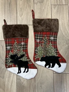 2 karierte Hütte Weihnachtsstrümpfe Kunstfell Elch & Bär rustikal bestickt - Bild 1 von 7