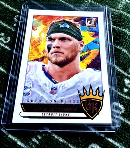 2025 DONRUSS GRIDIRON KINGS AIDAN HUTCHINSON GK-AHN - Picture 1 of 2