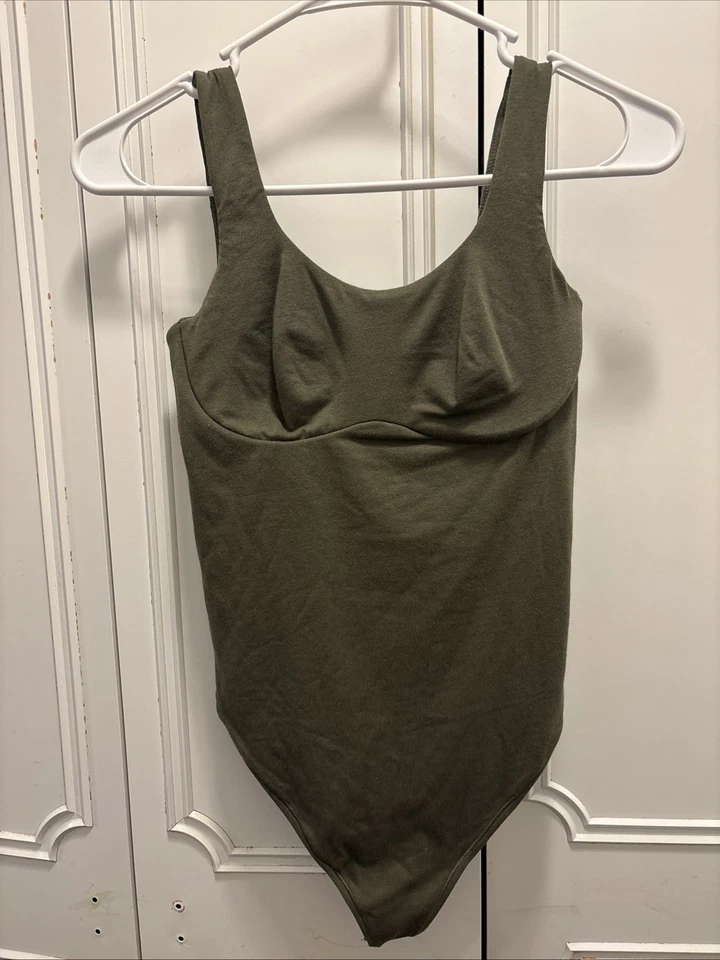 Body Victoria’s Secret ROSA Verde Oscuro, Talla M, Con Aros Incorporados Foto 1 de 4