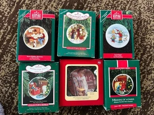 Hallmark Serie Piatti da Collezione Ornamenti Set di 5 + 1992 Carlton Natale Bambino - Foto 1 di 5