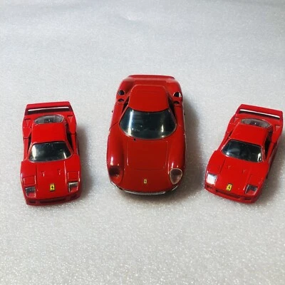 Lot 3 Ferrari 250 LM 1988 1:24Diecast Metal Red Revell , Ferrari F40 1:39 MC Toy - Image 1 of 4