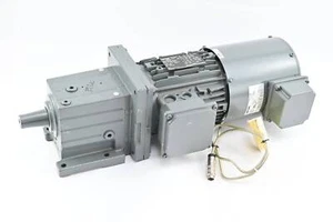 Motoriduttore Lenze GST05-2M VBR 090C32 incl. MDFMAIG 090-32 + FLAI Bg90 - Foto 1 di 3