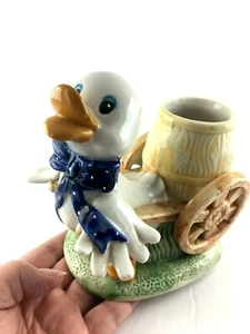 Blaue Schleife Ente Übertopf Zugwagen Fass Keramik Figur kitschig Küche - Bild 1 von 6