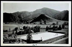 RPPC 1940er Echt Foto Postkarte Outdoor Eisbahn Sun Valley Resort Idaho Ausweis - Bild 1 von 2
