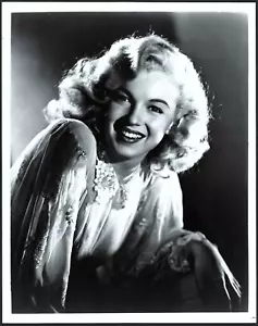 HOLLYWOOD MARILYN MONROE ACTRESS STYLISH SWEET SMILE 🌟 VINTAGE ORIGINAL PHOTO - Picture 1 of 2