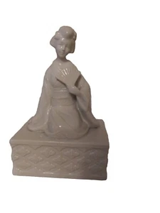Andrea by Sadek-Kneeling Japanese Geisha Girl with Fan Music Box White Porcelain - Picture 1 of 8
