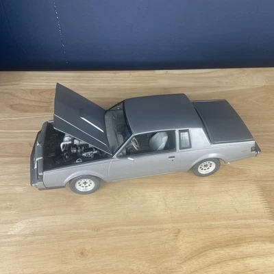 Buick Turbo T 1987 escala 1:18 plateado/gris 2097/3882 GMP Foto 1 de 4