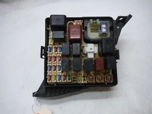 2003 TOYOTA PRIUS ENGINE BAY UNDER HOOD EXTERIOR FUSE RELAY BOX OEM 2001-2003 - Picture 1 of 9