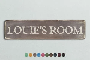 Insegna in legno stile vintage LOUIE'S ROOM. Regalo casa shabby chic retrò - Foto 1 di 2