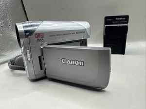 Canon Elura 100 Silver 20X Optical Zoom 800x Digital Zoom Hand Camcorder -*READ* - Picture 1 of 13